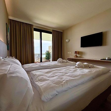 Hotel Aquila D'Oro Desenzano Desenzano del Garda Bagian luar foto