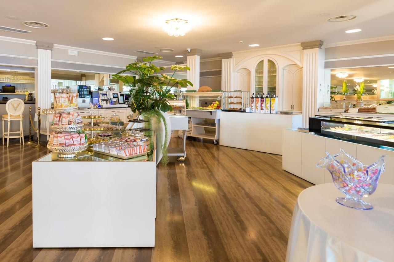 Hotel Aquila D'Oro Desenzano Desenzano del Garda Bagian luar foto