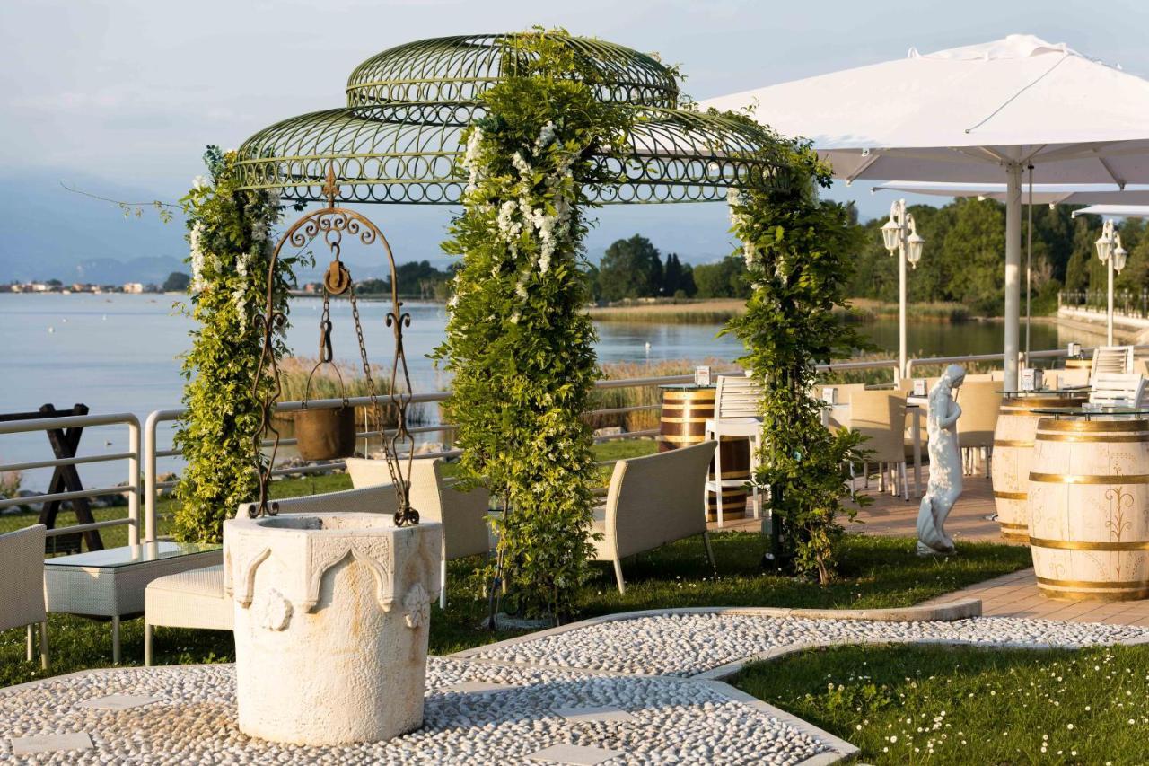 Hotel Aquila D'Oro Desenzano Desenzano del Garda Bagian luar foto