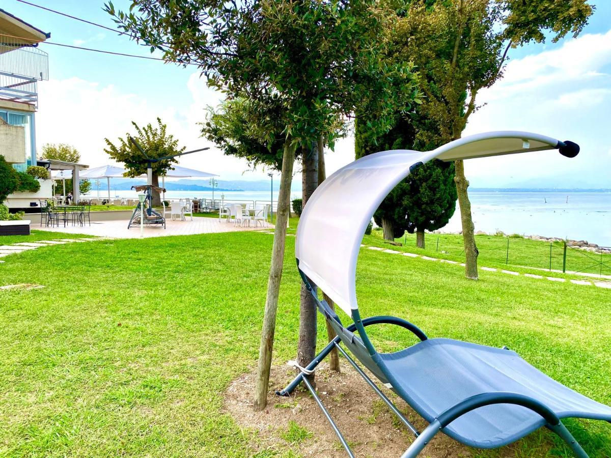 Hotel Aquila D'Oro Desenzano Desenzano del Garda Bagian luar foto