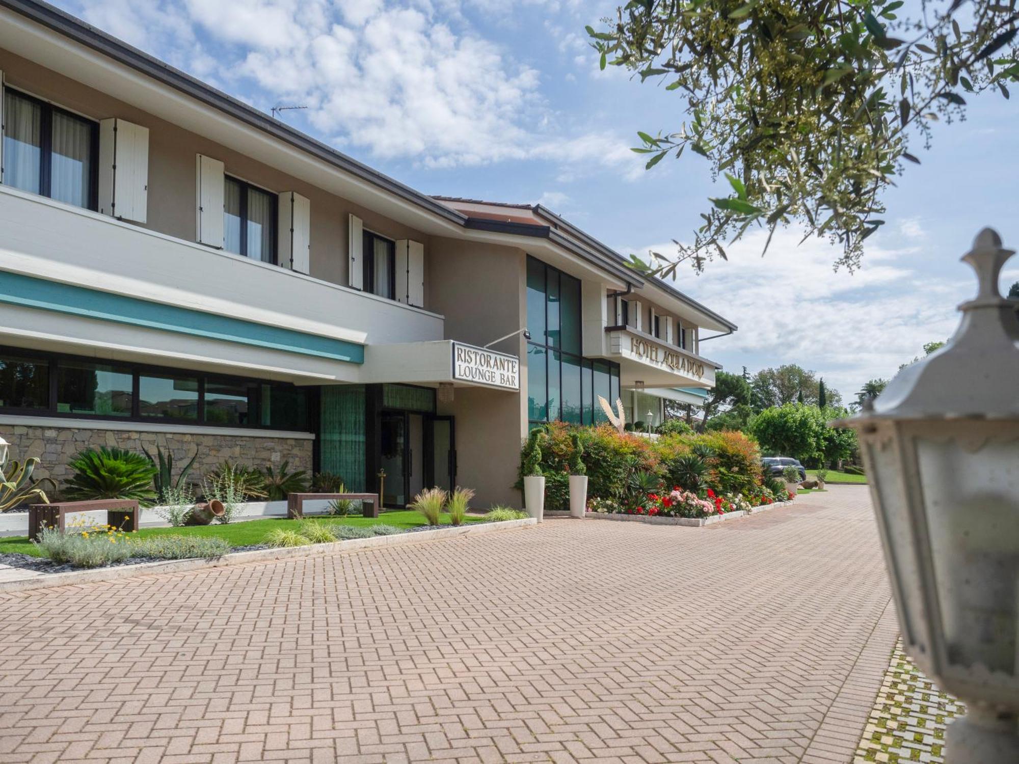 Hotel Aquila D'Oro Desenzano Desenzano del Garda Bagian luar foto