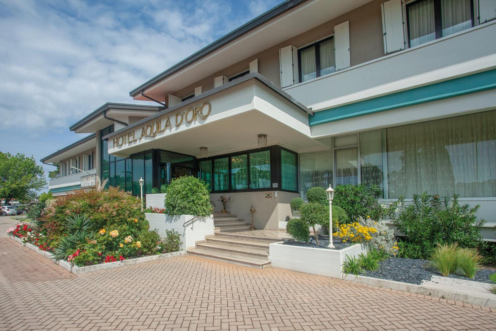 Hotel Aquila D'Oro Desenzano Desenzano del Garda Bagian luar foto