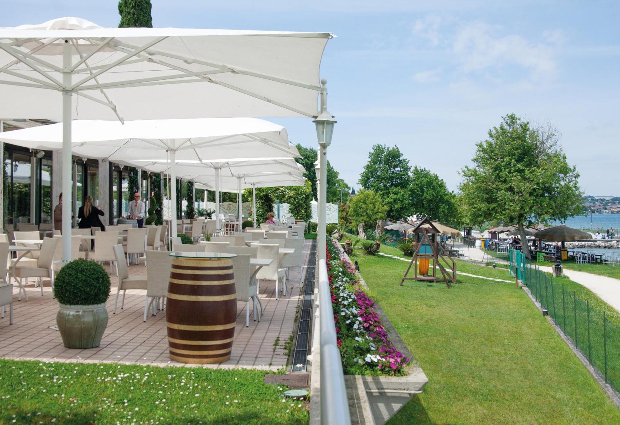 Hotel Aquila D'Oro Desenzano Desenzano del Garda Bagian luar foto