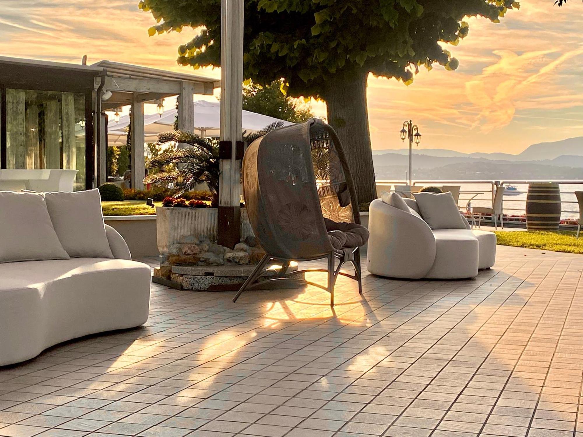 Hotel Aquila D'Oro Desenzano Desenzano del Garda Bagian luar foto