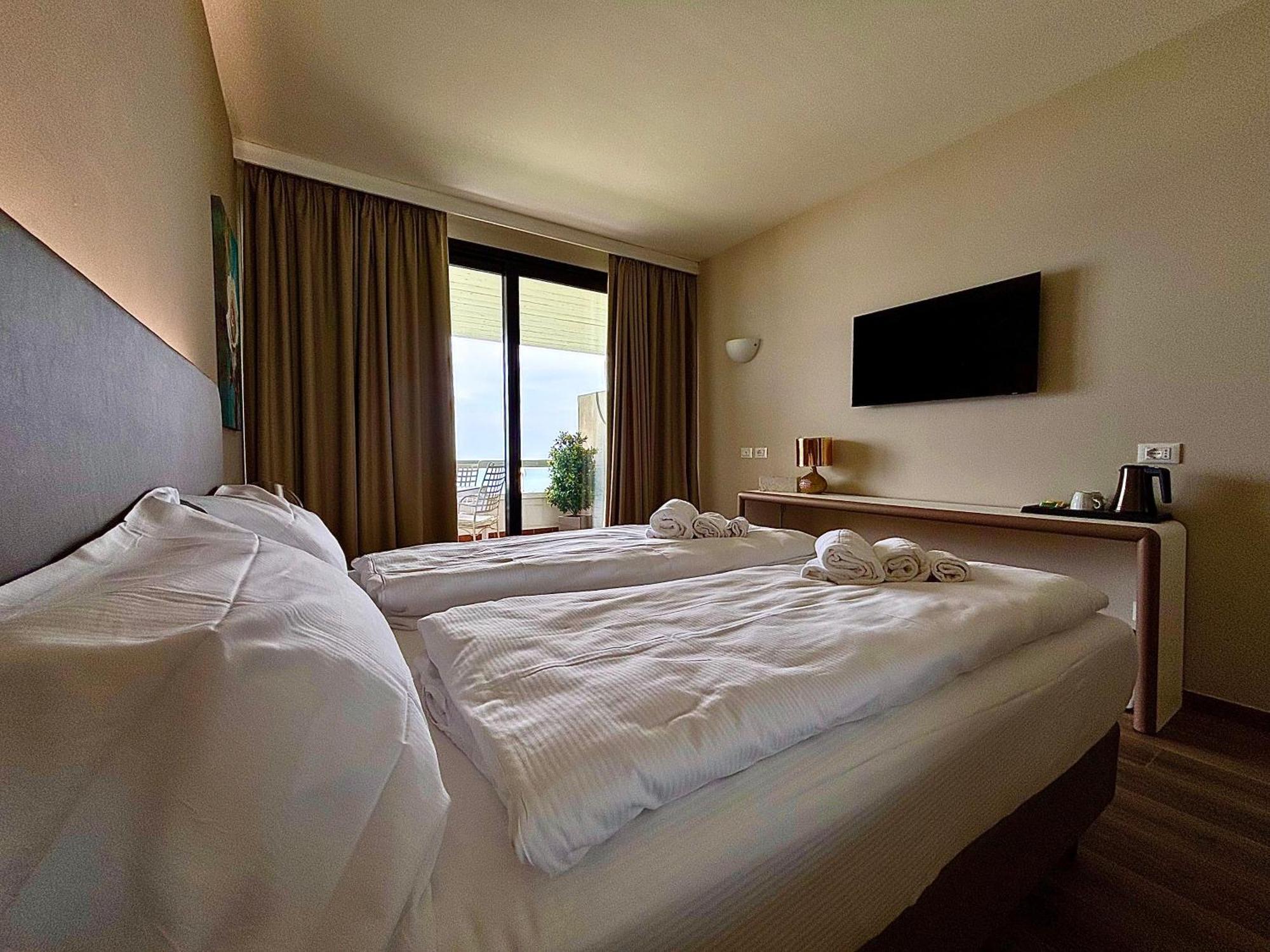 Hotel Aquila D'Oro Desenzano Desenzano del Garda Bagian luar foto